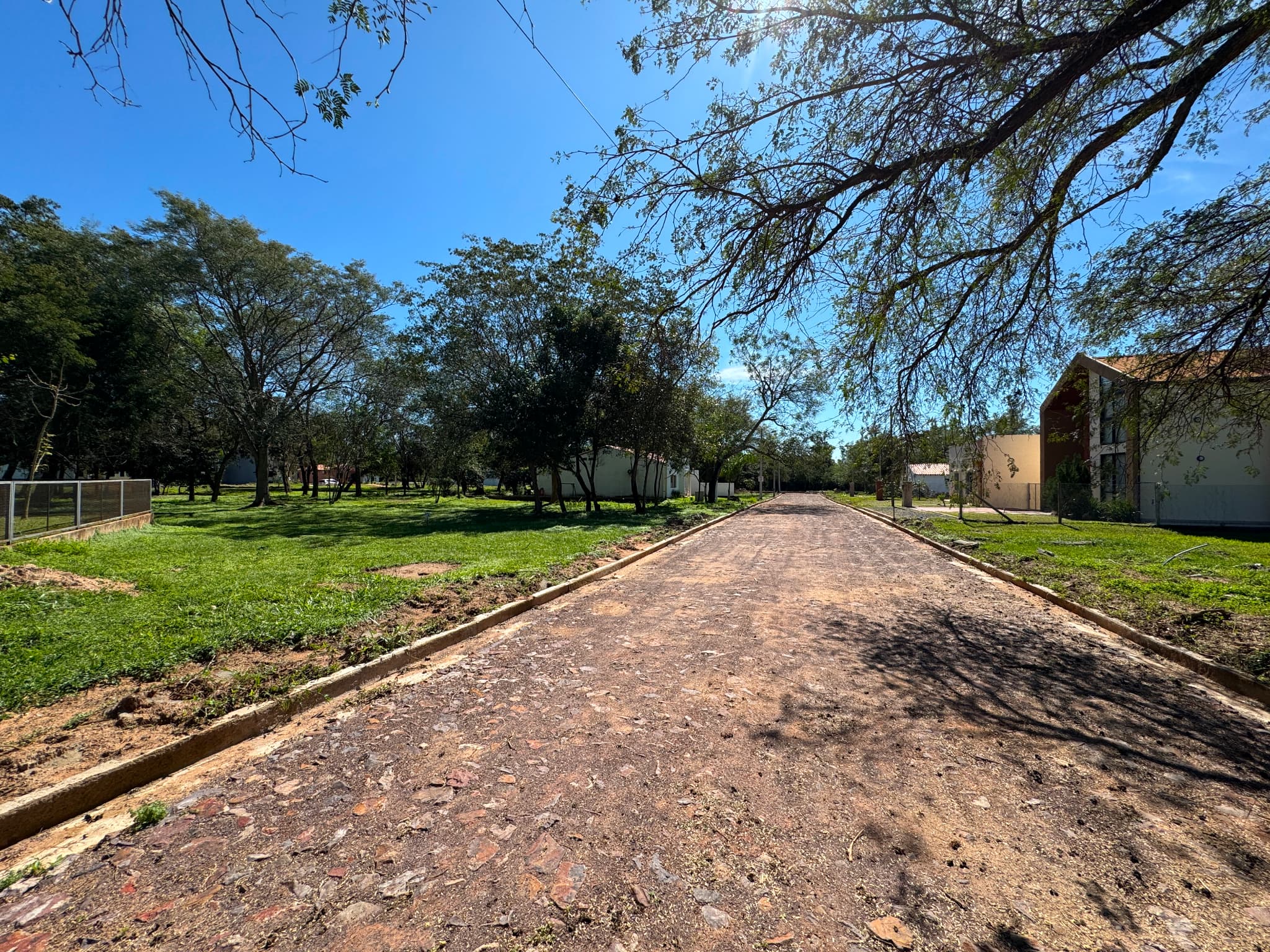 Terreno a la venta en barrio cerrado, en Jardines de Ypakarai, foto 4