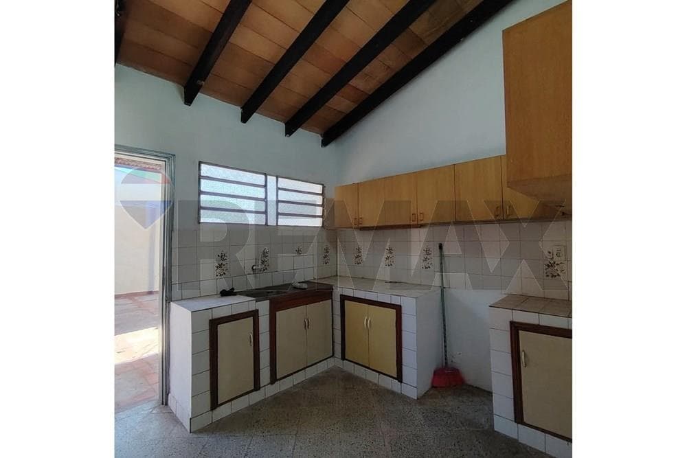 Casa con local en San Lorenzo a pasos del centro, foto 4