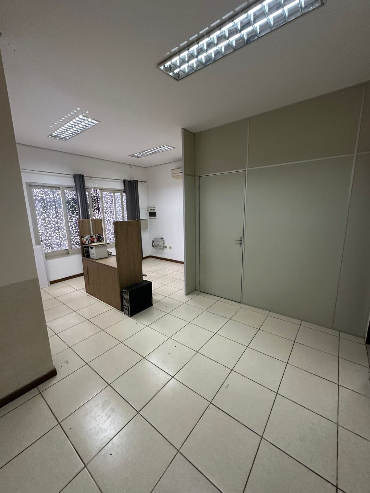 Alquilo/ Vendo Casa P/ Oficina De Una Sola Planta, Zona Ips Central — foto 2
