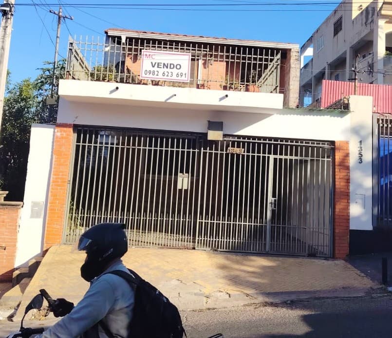 Vendo Casa De 2 Plantas En Petirossi Excelente Ubicación