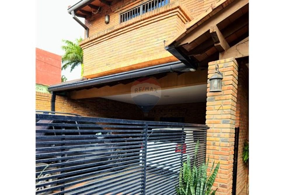 Casa de 2 Plantas (420 m²) con Piscina en Laguna Grande, Fernando de la Mora, foto 2
