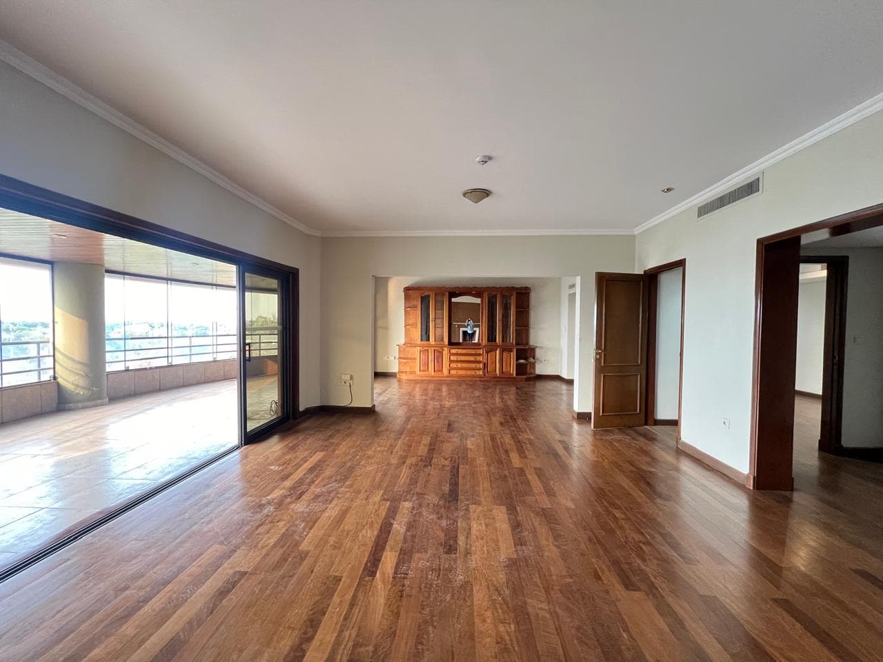 Alquilo Hermoso y Amplio Dpto de 3 Habit en Suite. Zona del Sol