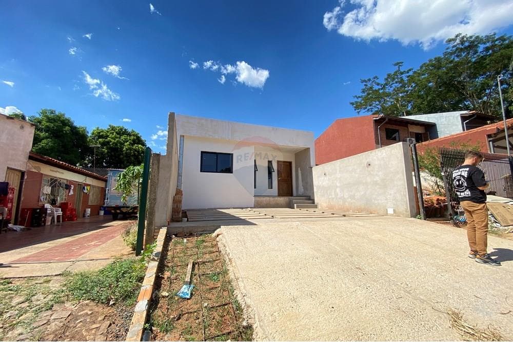 En venta amplio chalet a estrenar en limpio