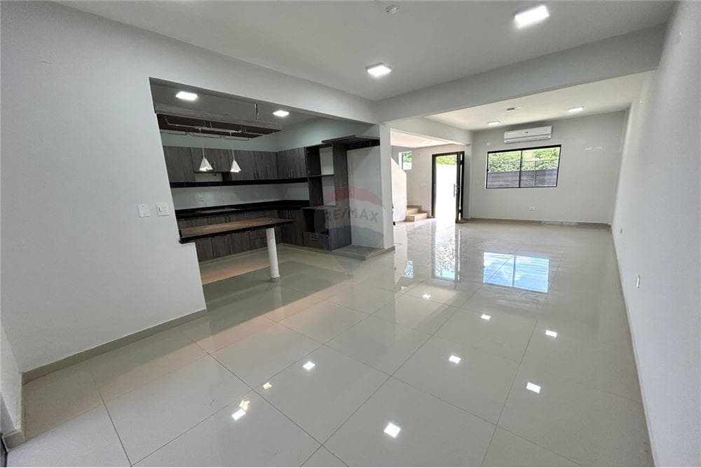 Oportunidad en venta a estrenar en Luque, foto 4