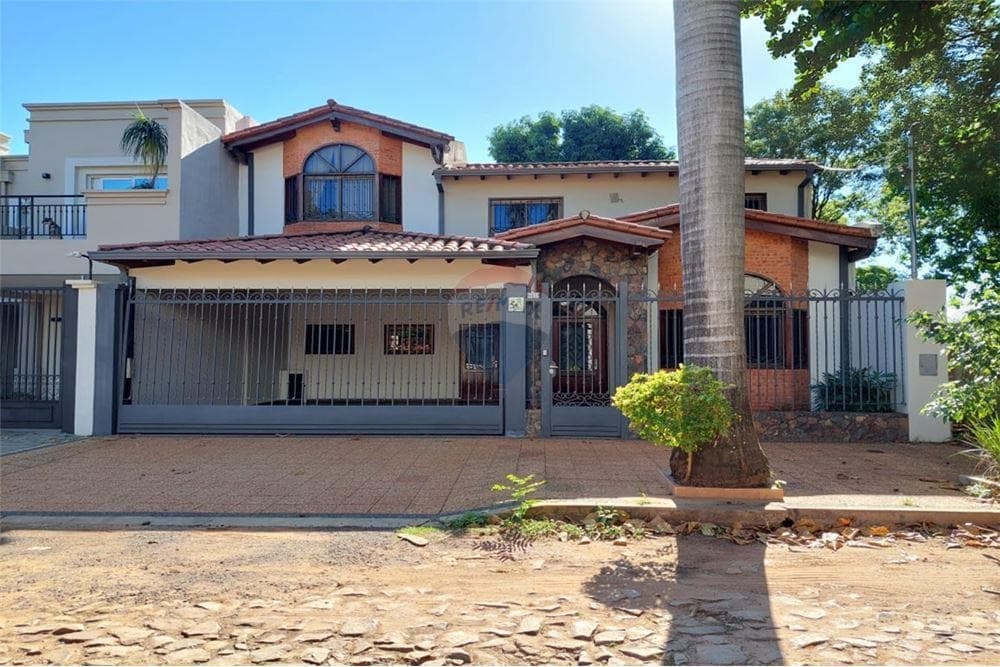 En venta - casa en el prestigioso bº madame lynch