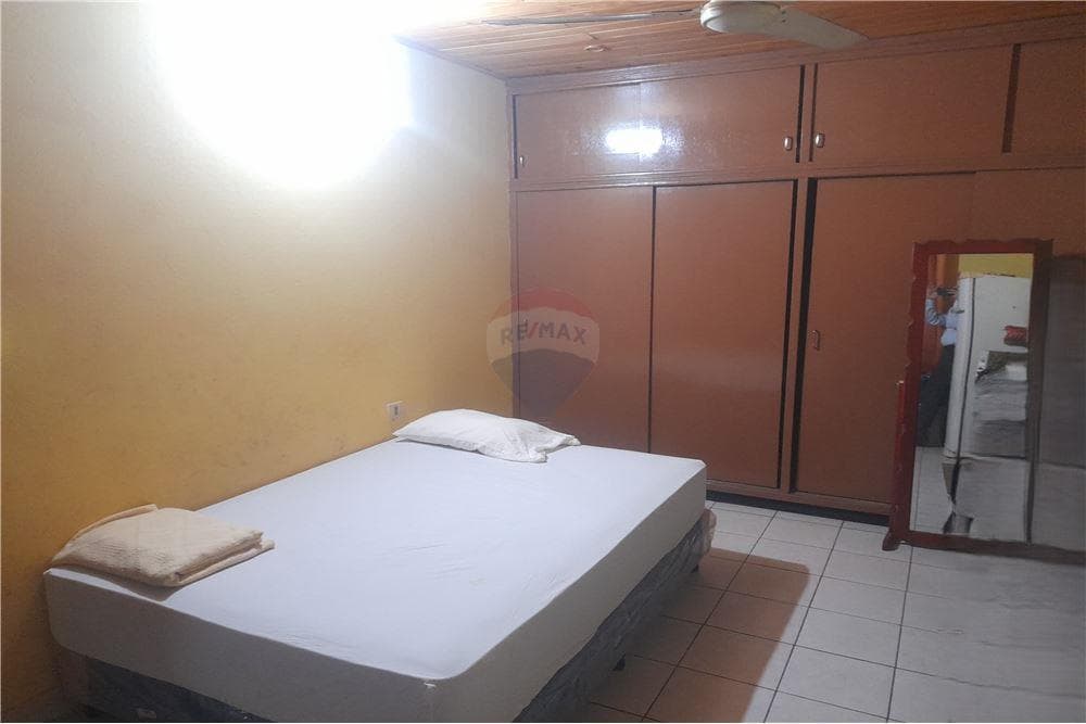 Buena casa con excelente ubicacion en venta en lambare, foto 2