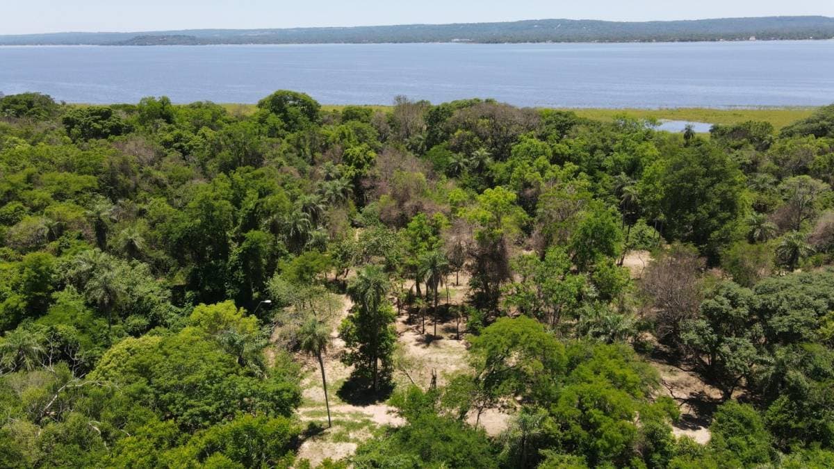 Vendo terreno sobre el lago ypacaraí