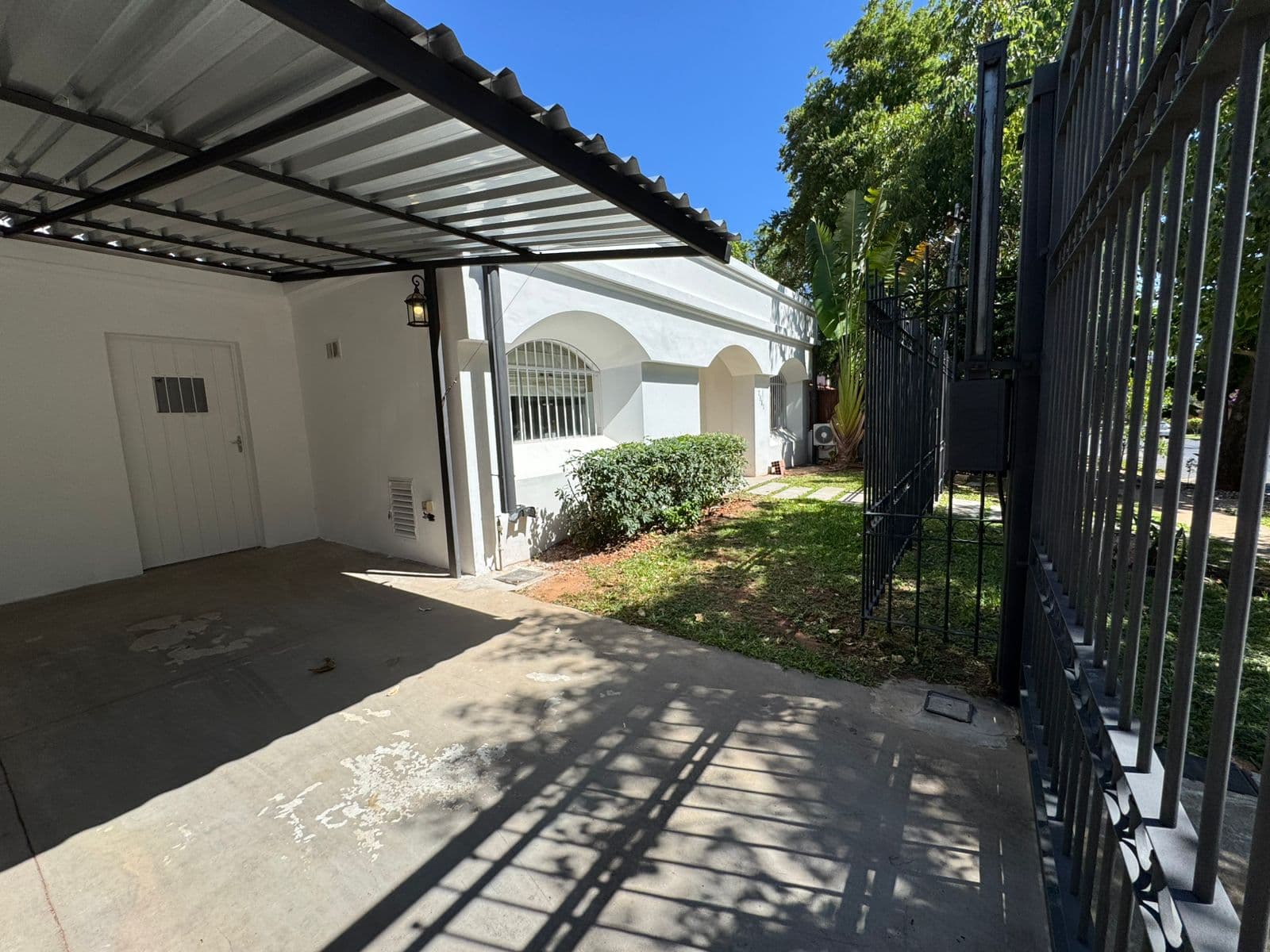 Casa En Alquiler En Los Laureles