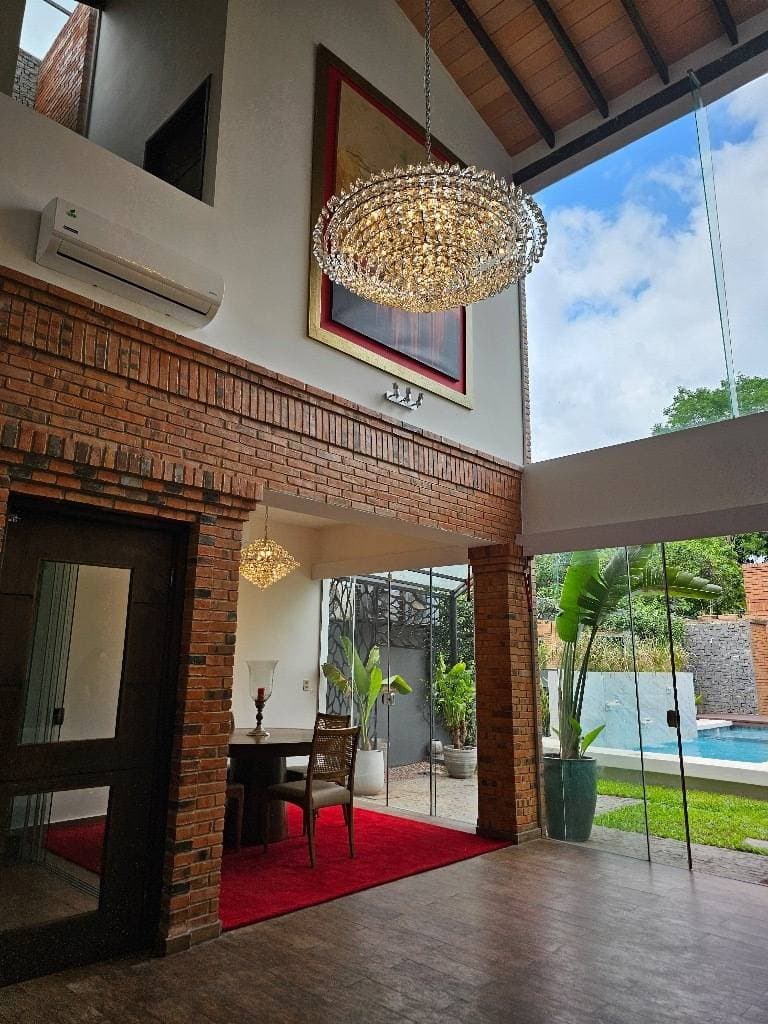 Casa de 5 dormitorios en barrio Herrera de Asunción, foto 2