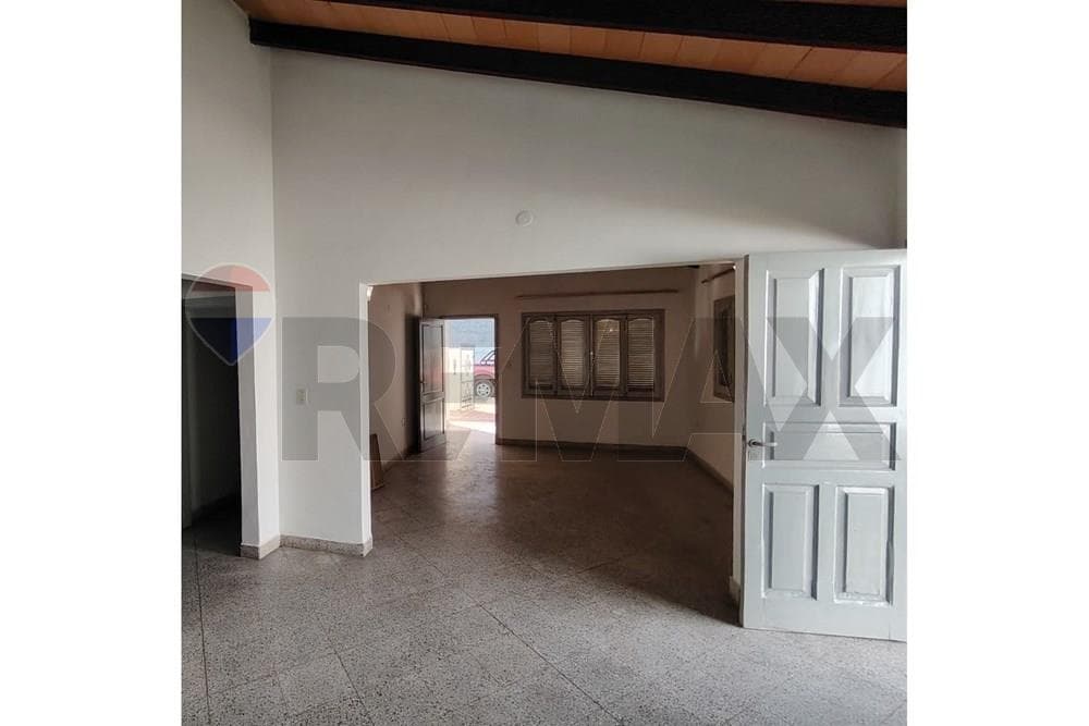 Casa con local en San Lorenzo a pasos del centro, foto 5