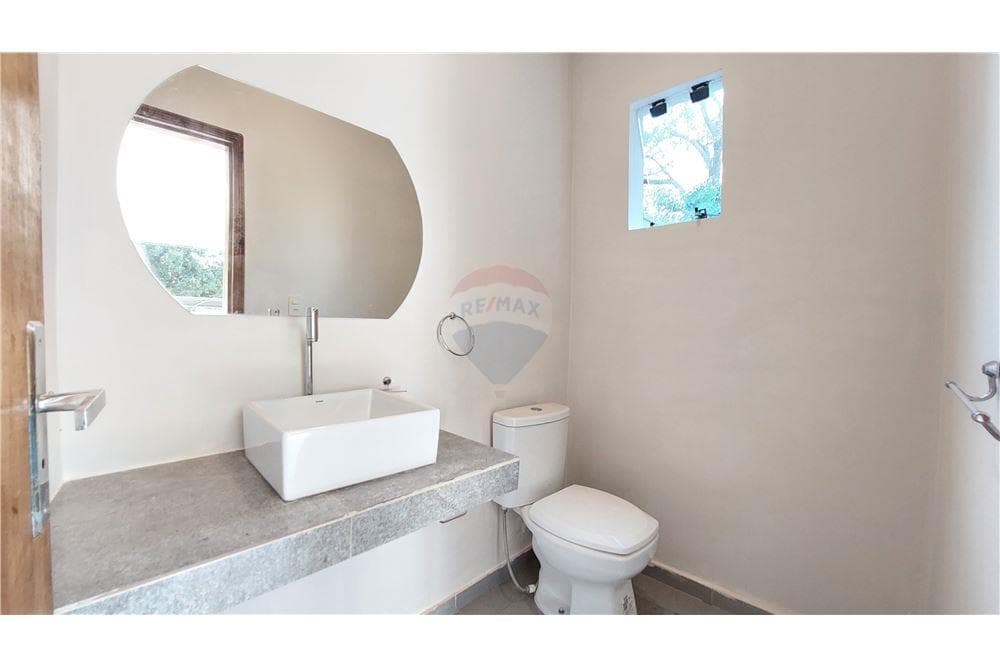 Duplex con patio y amplios ambientes - Luque — foto 4