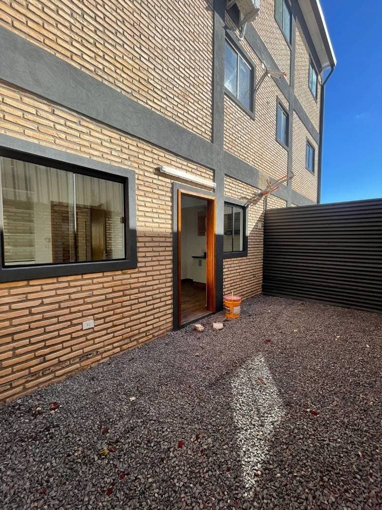 En venta condominio de departamentos con renta activa en Luque, foto 2