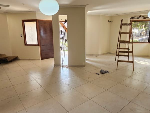 Hermosa casa en esquina en alquiler en Villa Morra, foto 2