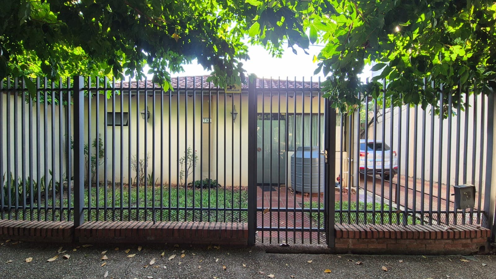 Hermosa propiedad en barrio Jara, foto 1