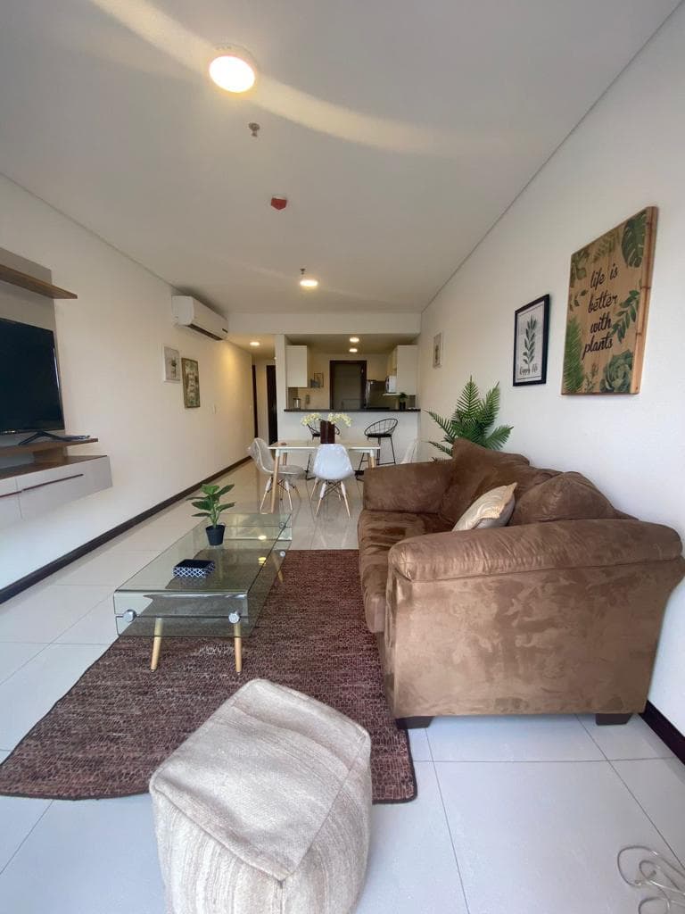 Alquilo departamento amoblado en Villa Morra