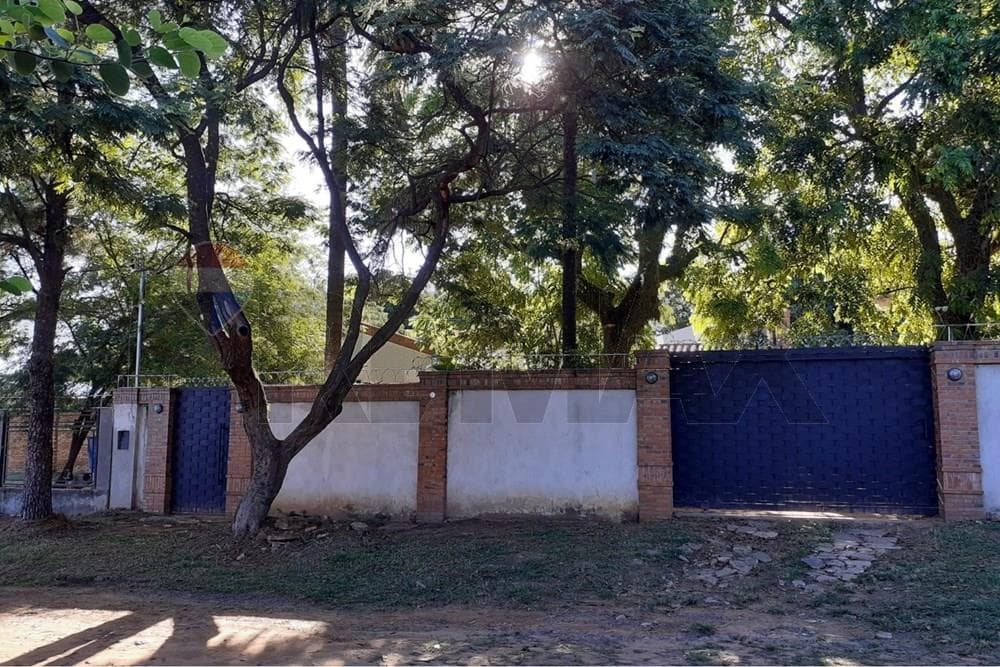 Amolia casa en San Lorenzo — foto principal