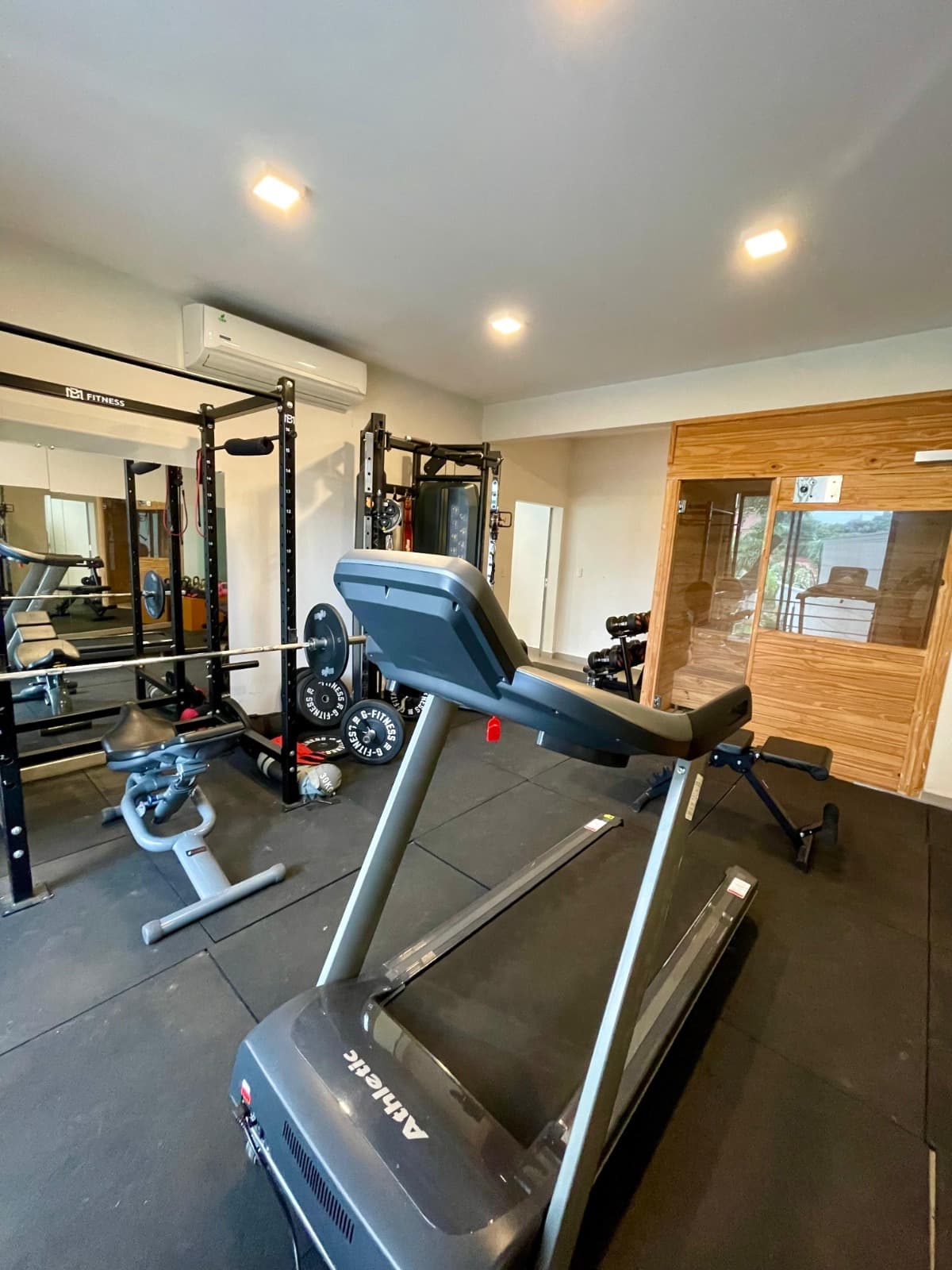 Lujosa residencia en el barrio las mercdes a 9.500 usd - 4 dormitorios — foto 4