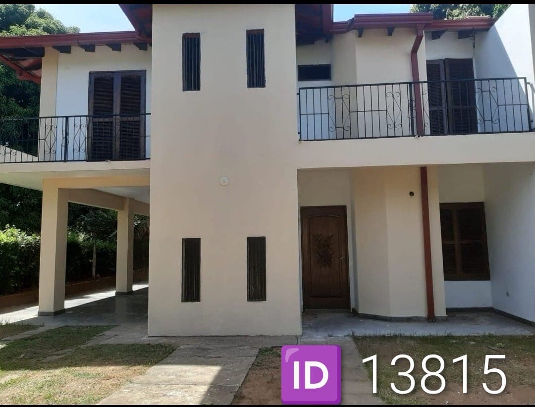 En venta casa de 2 plantas en guarambare