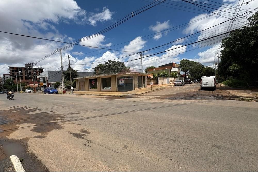 Esquina a una cuadra de mcal lópez, foto 1