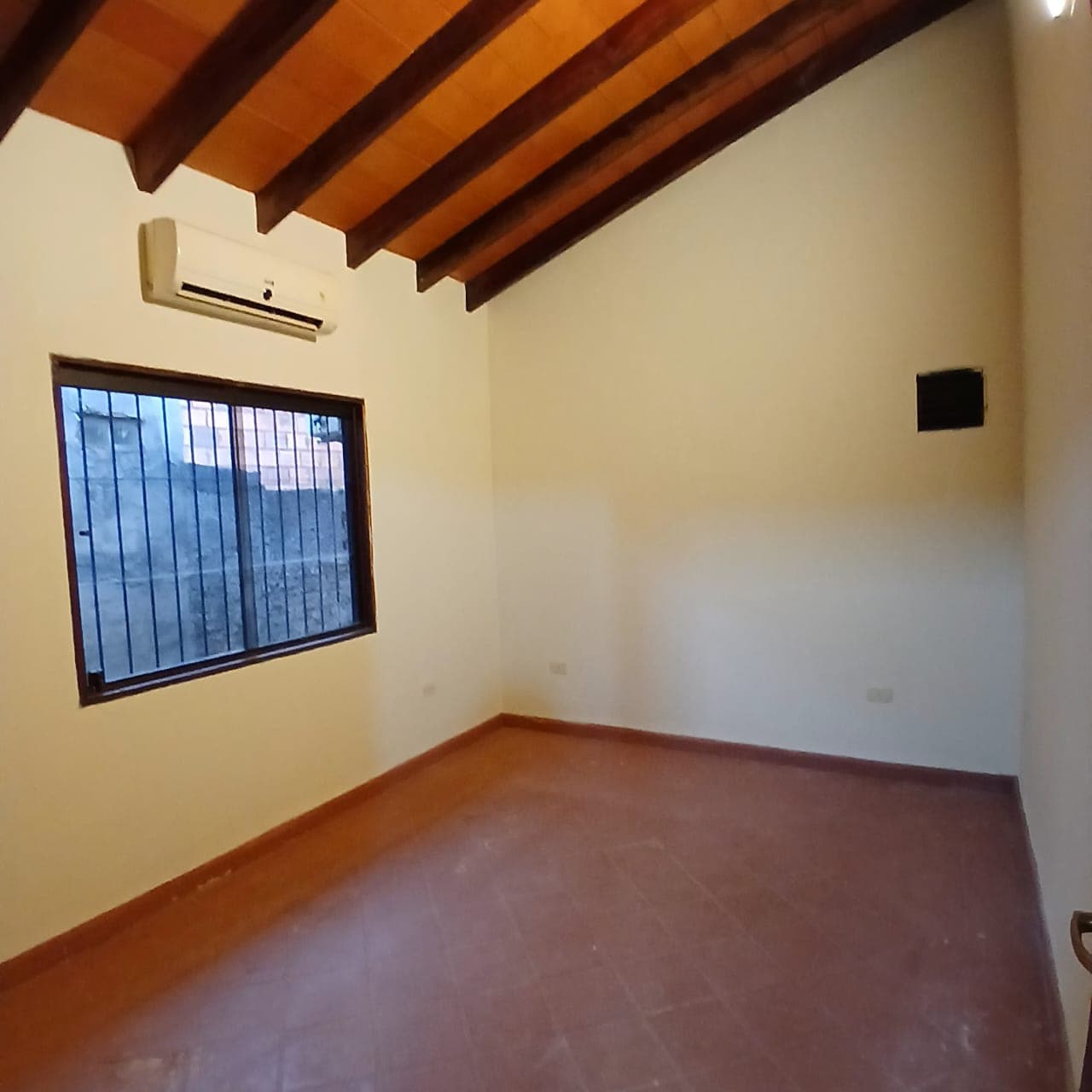 Casa en Lambaré zona canal 13!, foto 3