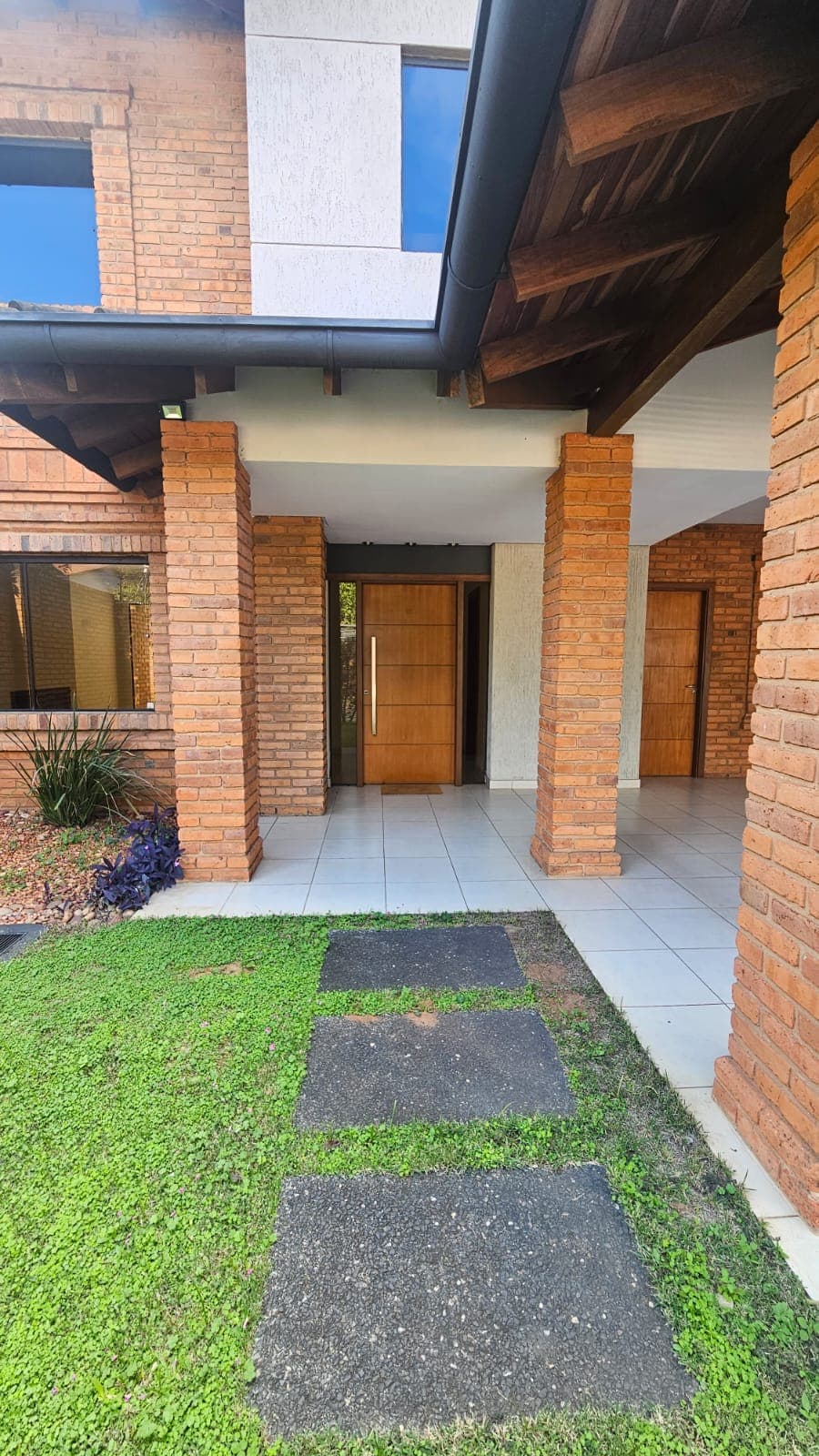 ALQUILO residencia en la mejor zona de Barrio Herrera