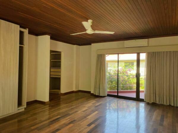 Hermosa y amplia residencia para vivienda u oficina zona centenario, foto 5