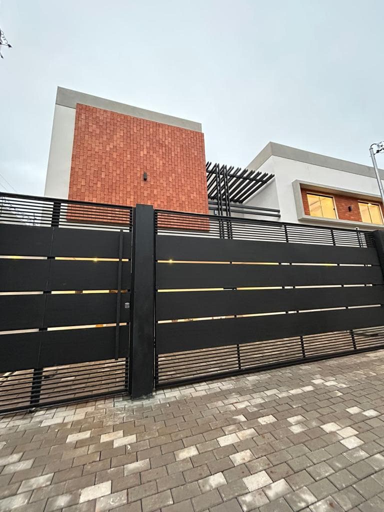 Alquiló Casa Moderna con pisicna