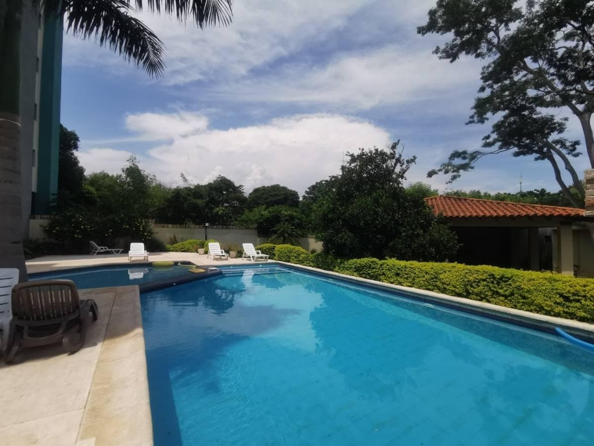 Alquilo departamento – barrio cerrado parques del sol