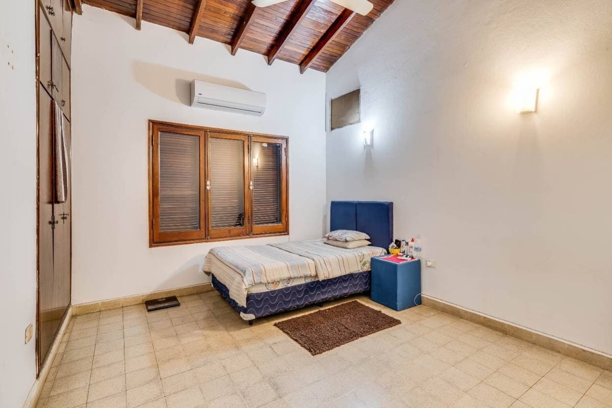 - Amplia residencia de 3 dormitorios ubicada en cuarto barrio Luque, foto 3