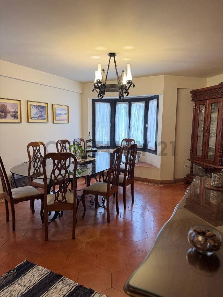 casa de 4 dormitorios + consultorio independiente Barrio Jara z/ Textilia, foto 2