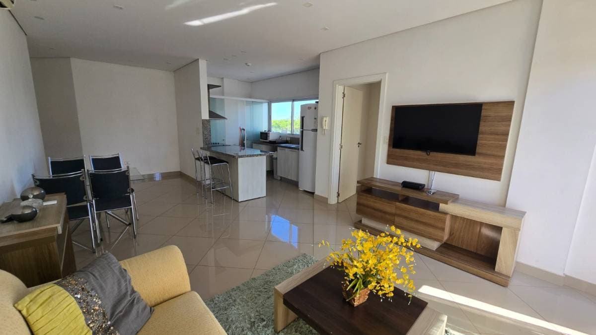 Se alquila amplio dpto amoblado barrio Villa Morra, foto 3