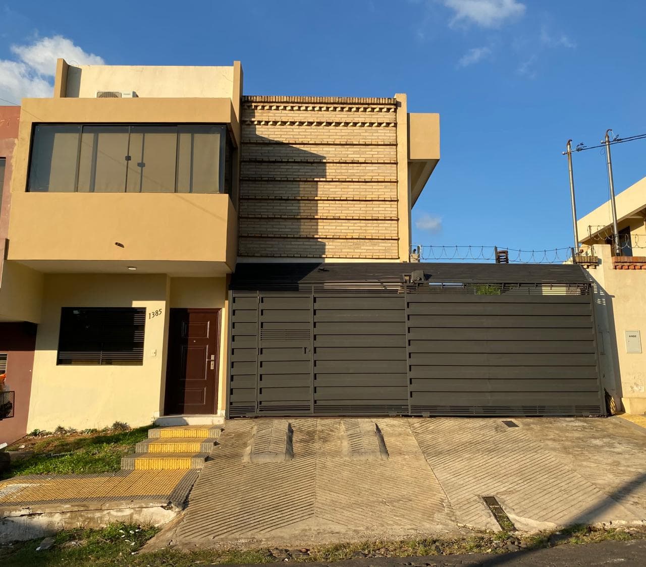 Alquilo dúplex amoblado, ubicado en la calle Dr. Alfonso Campos 1385