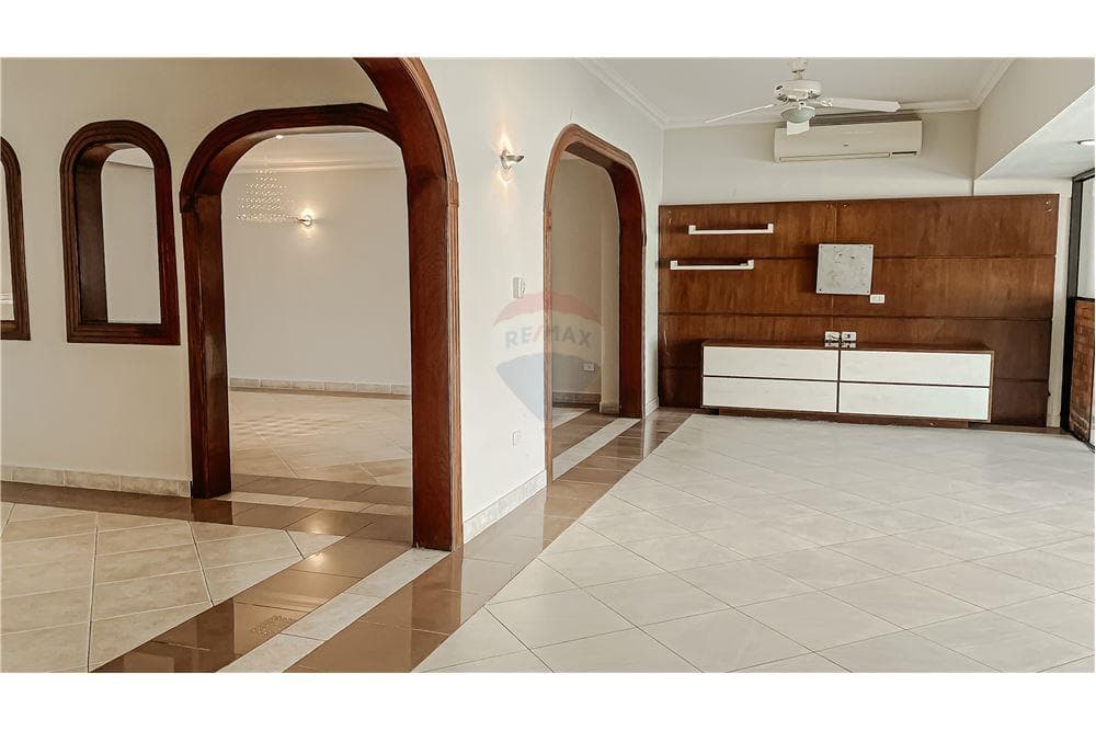 amplia residencia en Bo. Villa Morra, foto 2
