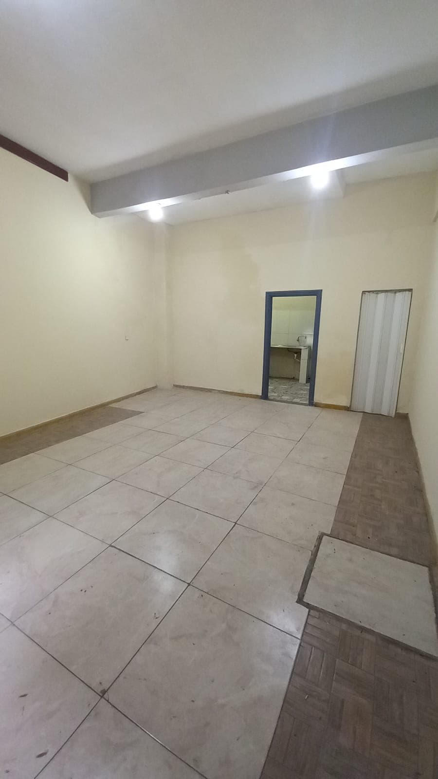 Salón comercial sobre antequera e/ azara y cerro cora, foto 2