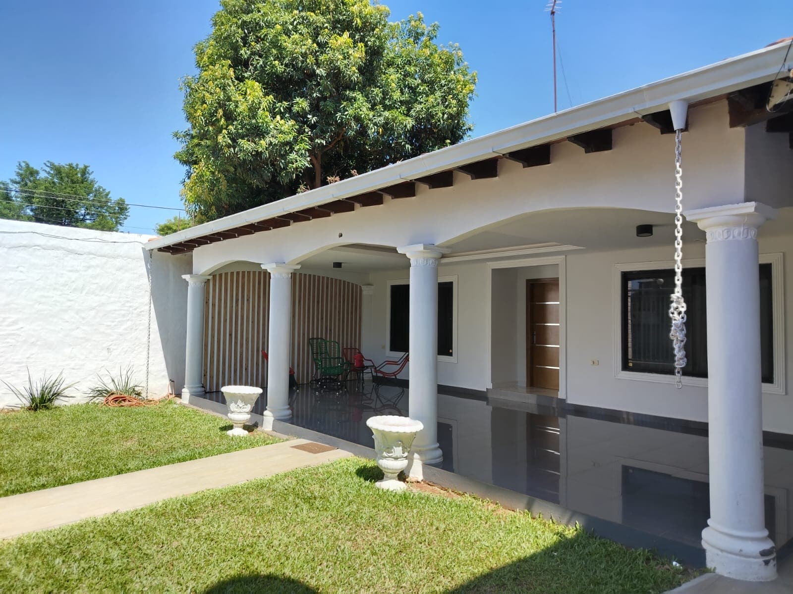 Vendo-casa-con Pileta-en J A Saldívar, foto 1