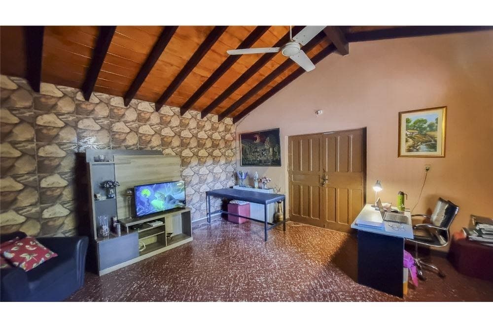 Mplia propiedad a refaccionar en venta, foto 3