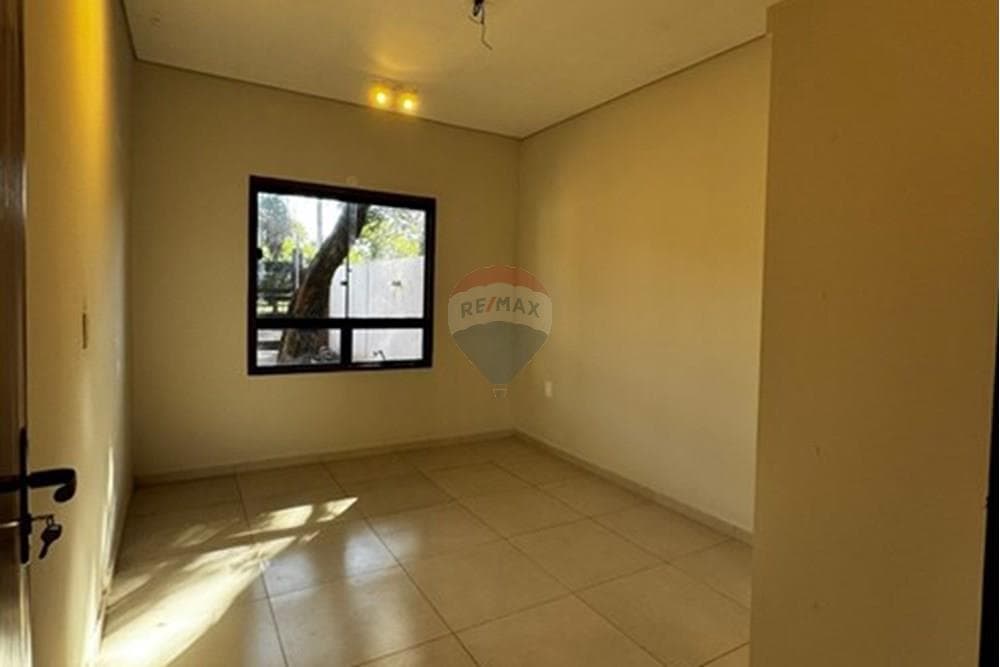 Chalet - Venta - Ñemby, Central, Paraguay — foto 4
