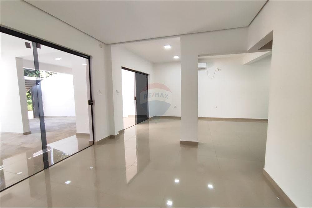 En venta amplia casa con 3 habitaciones en suite, foto 3