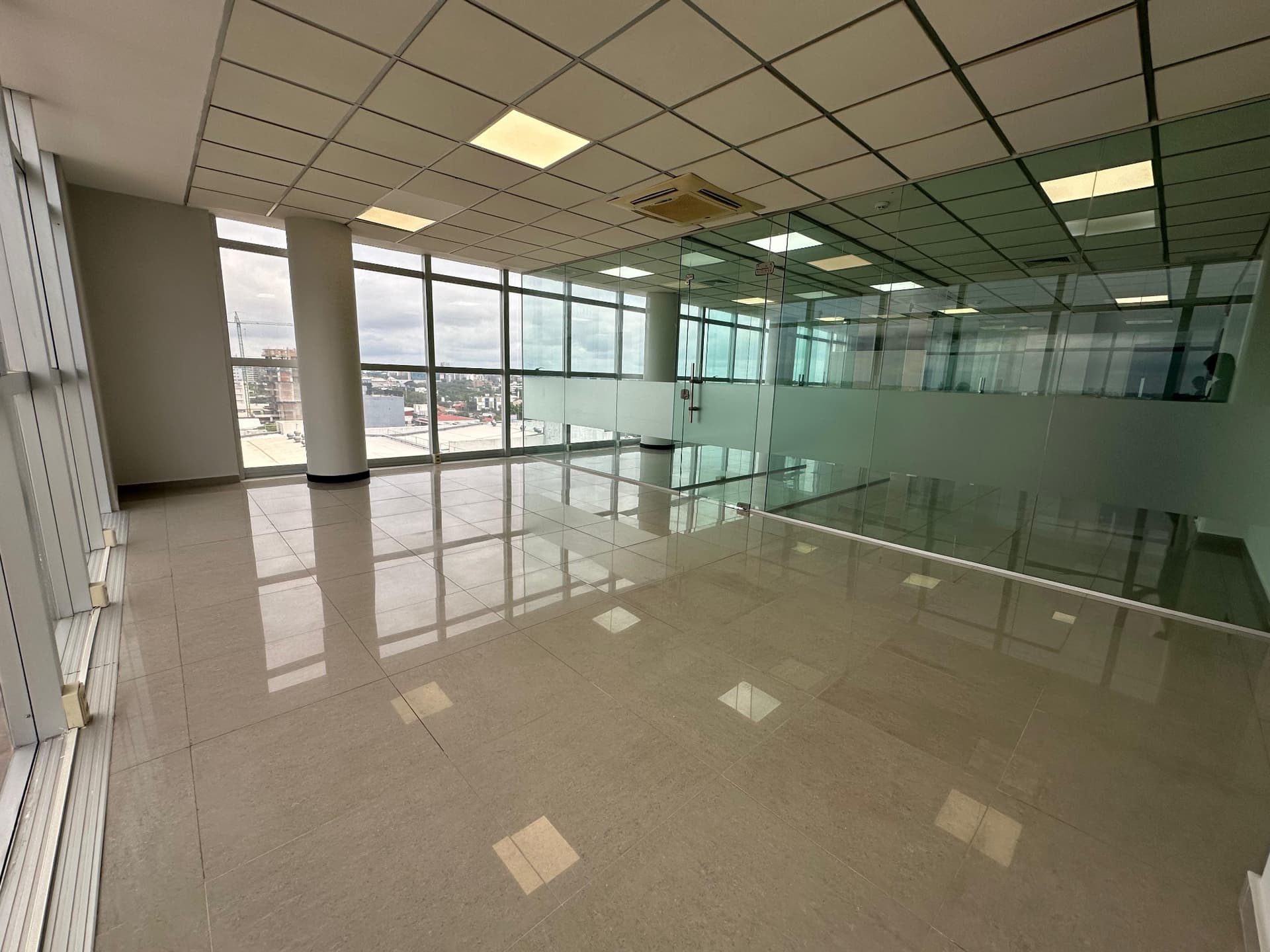 De Oficina En El Edificio Sky Center - Zona World Trade Center, foto 2