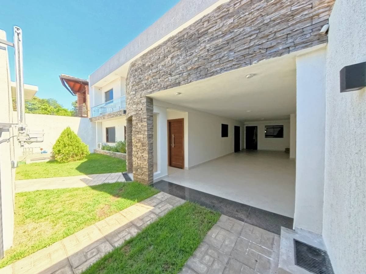 Lujosa y amplia residencia en lambare zona canal 13, foto 2