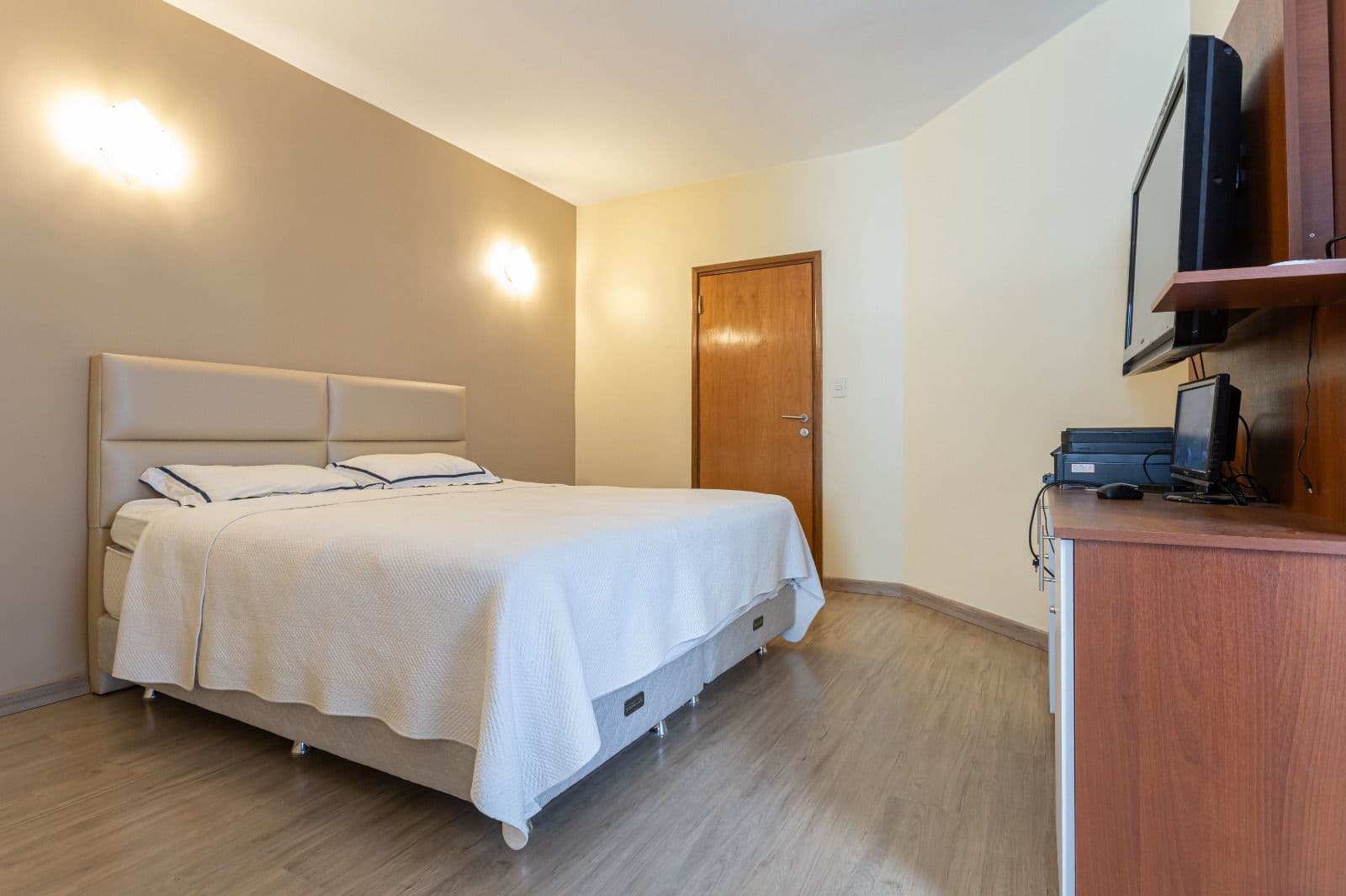 En Venta Hermosa Casa Pareada con Ascensor - Barrio Herrera, foto 3