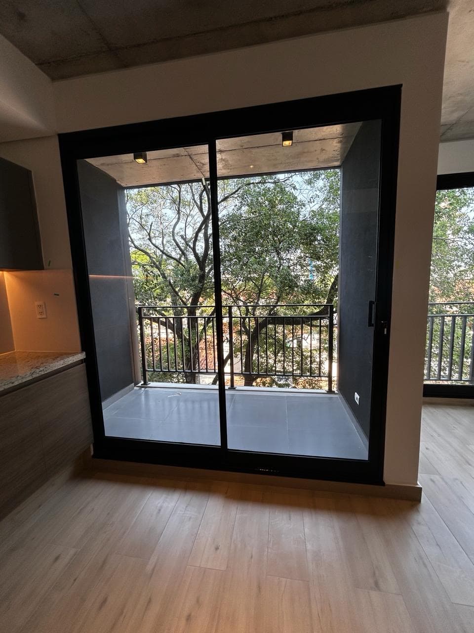 Zona del shopping del sol, en alquiler, departamento de 2 dormitorios 1 cochera — foto 3