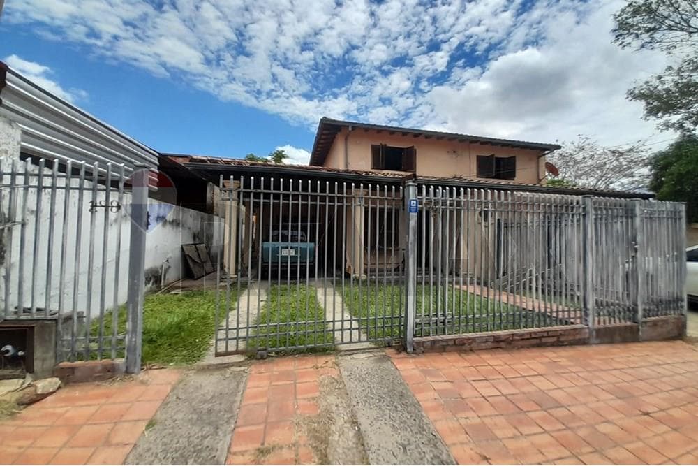Casa en Fernando de la Mora