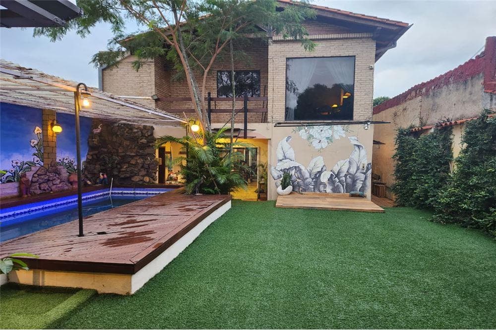 Vendo amplia casa en Fernando de la Mora zona sur