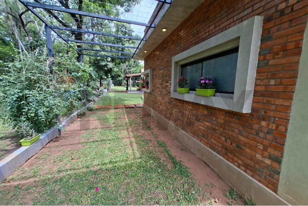 Casa - Alquiler - San Bernardino, Paraguay — foto 2