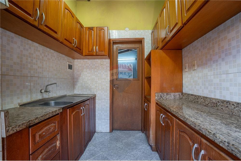 Casa en esquina con salón comercial en Villa Elisa, foto 2