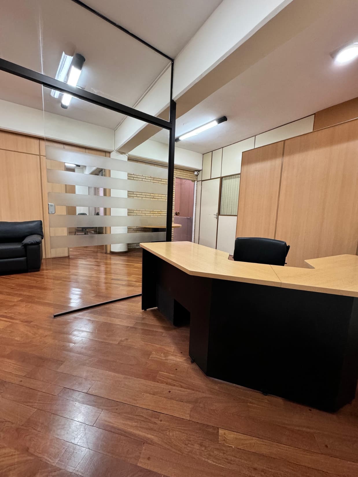 En alquiler oficina de 120m2 amoblado zona boggiani con cochera*, foto 5