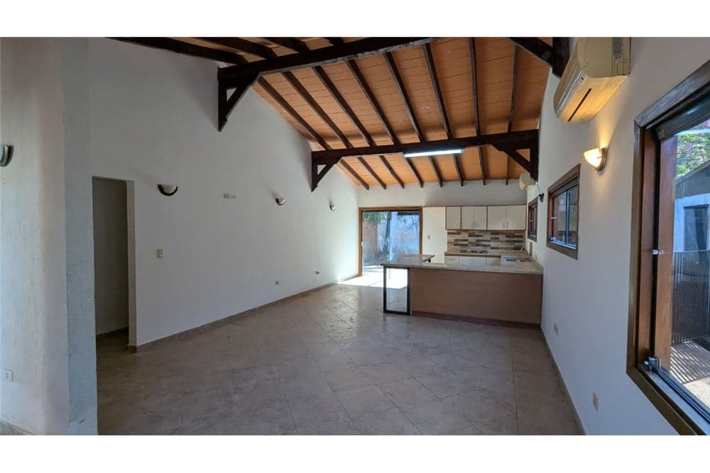 Casa - Alquiler - Luque, Paraguay, foto 3