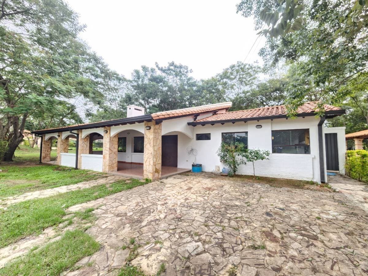 Casa en una sola planta en surubi´i – zona club centenario, foto 2