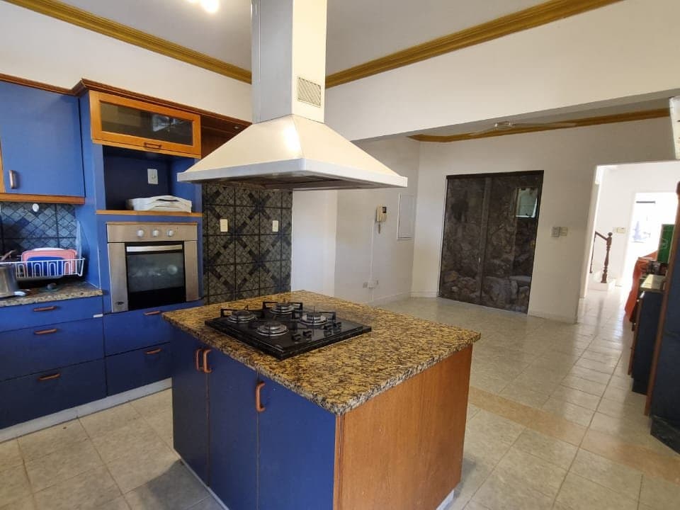 Residencia en esquina en barrio kennedy Lambaré, foto 4